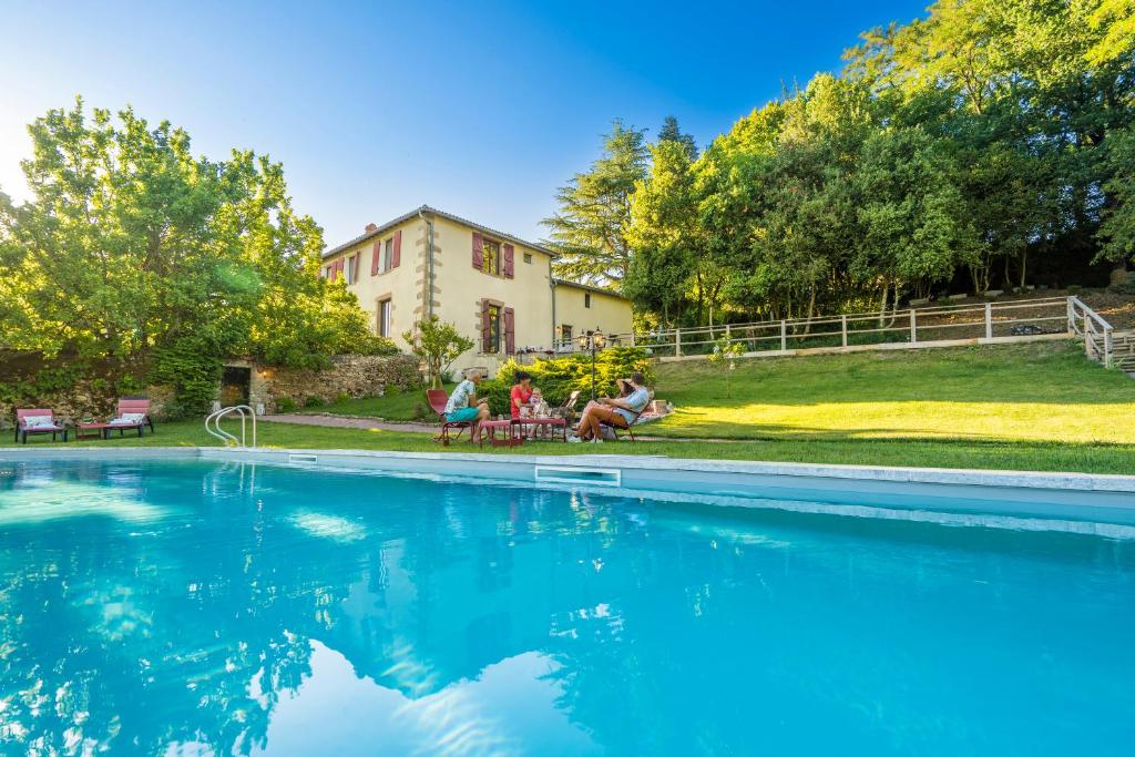 Chambres d'hôtes Domaine Le Jardin Suspendu - Piscine chauffée - Proche du Puy duFou - (Montfaucon) 