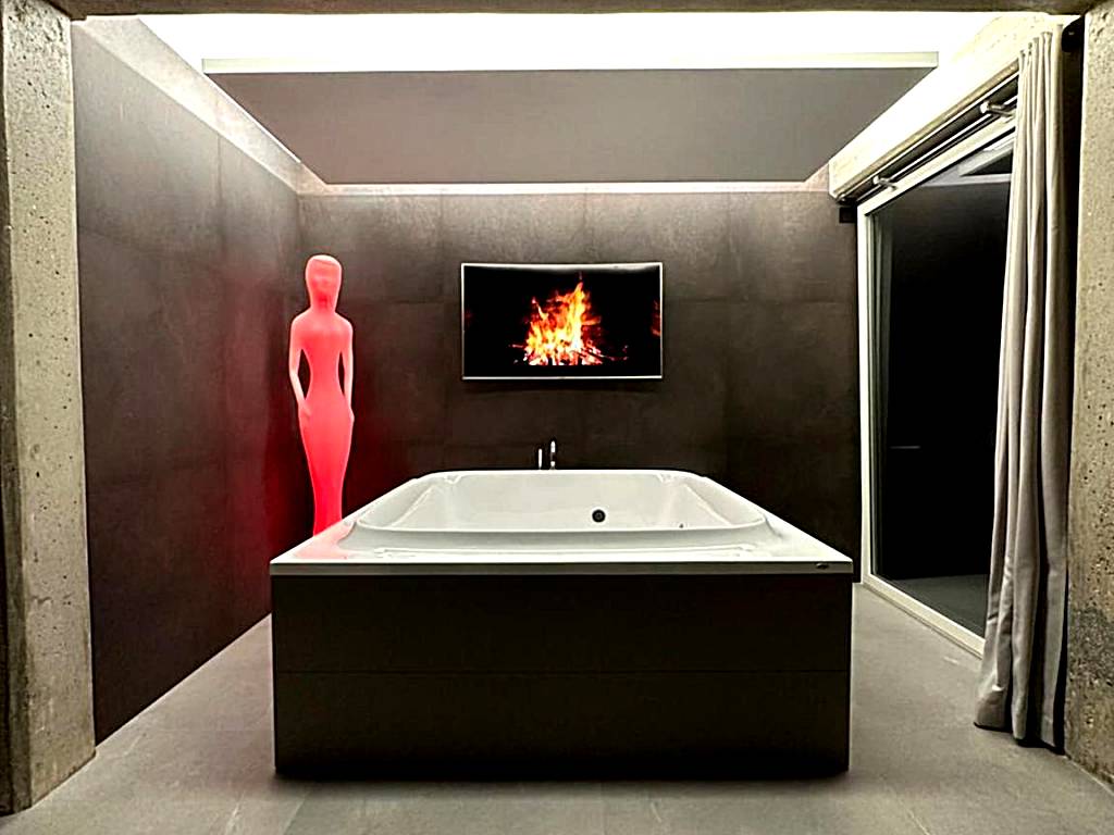 Tropicana Suite - Adults Only