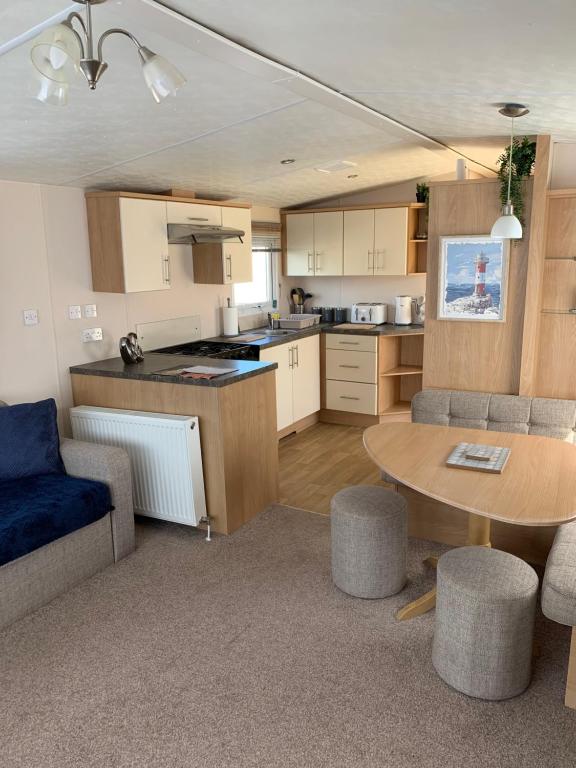 Phoenix caravan hire, Trecco bay